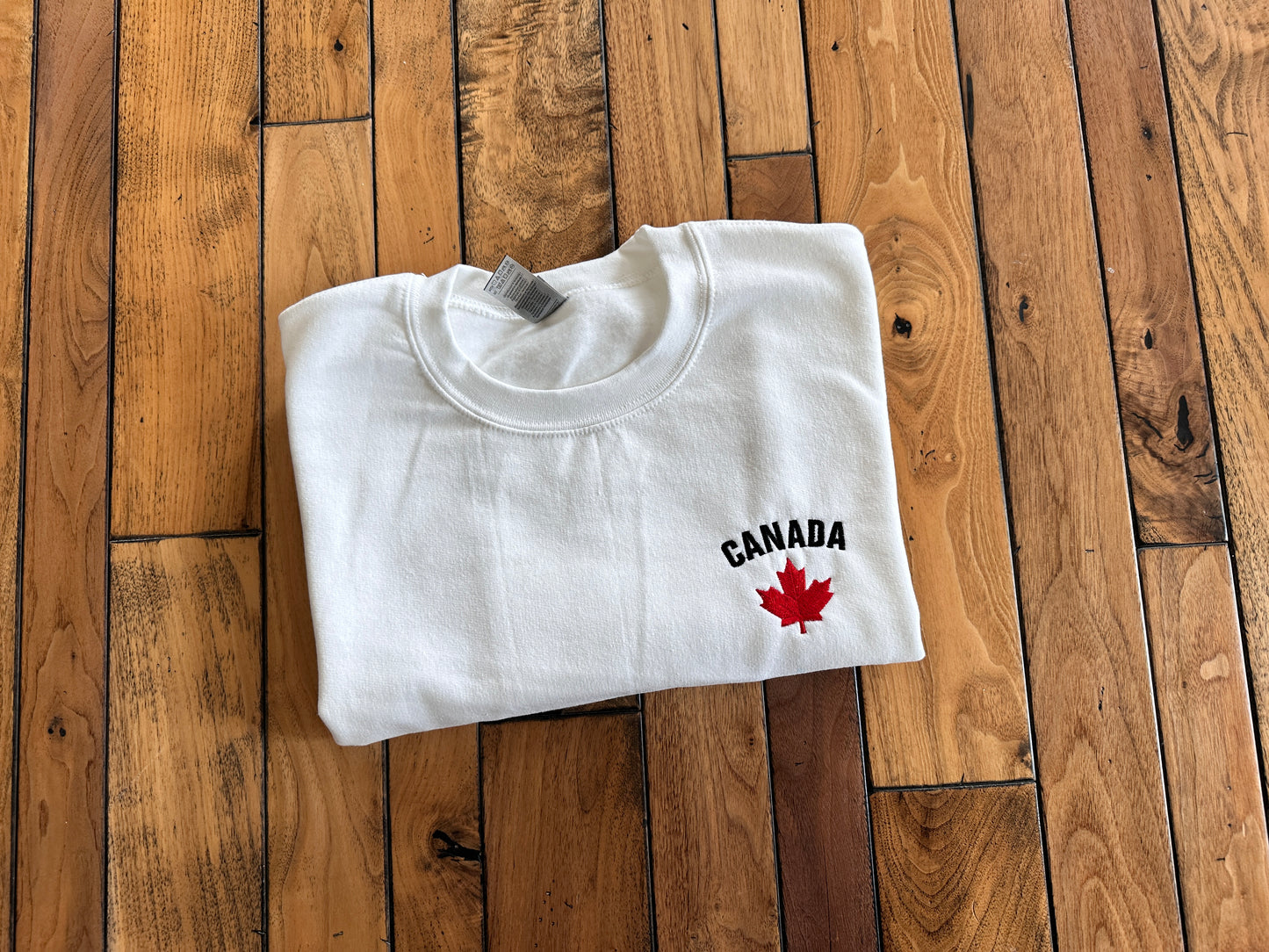 Canada Maple Leaf Sweatshirt in black or white