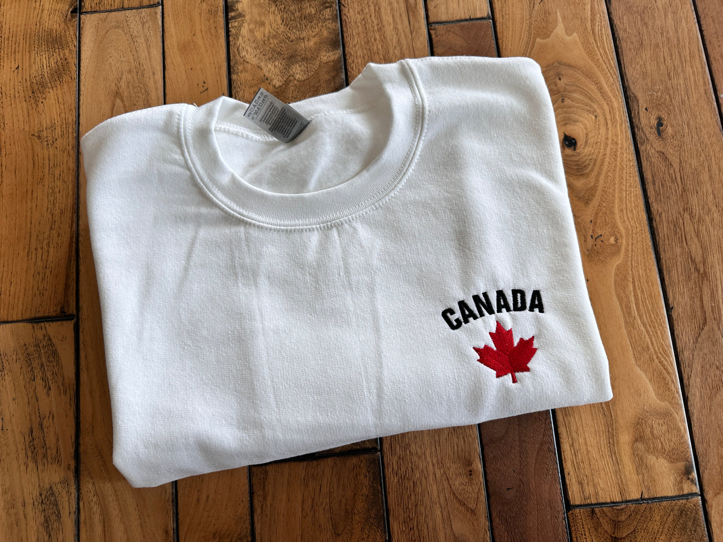 Canada Maple Leaf Sweatshirt in black or white