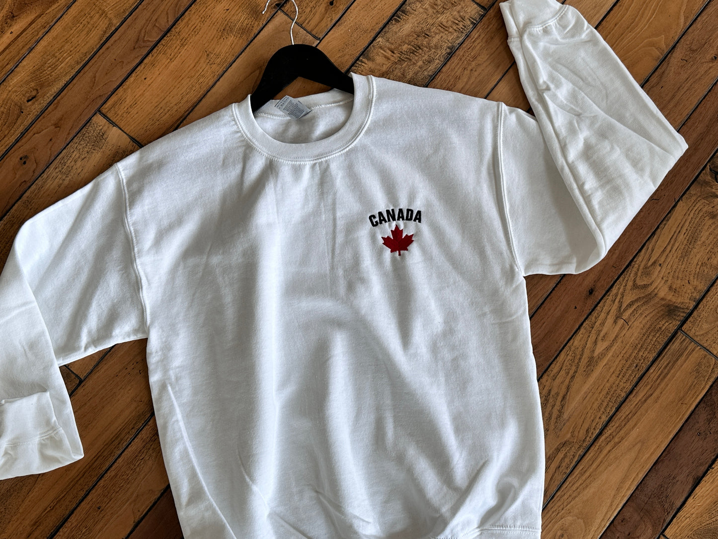 Canada Maple Leaf Sweatshirt in black or white